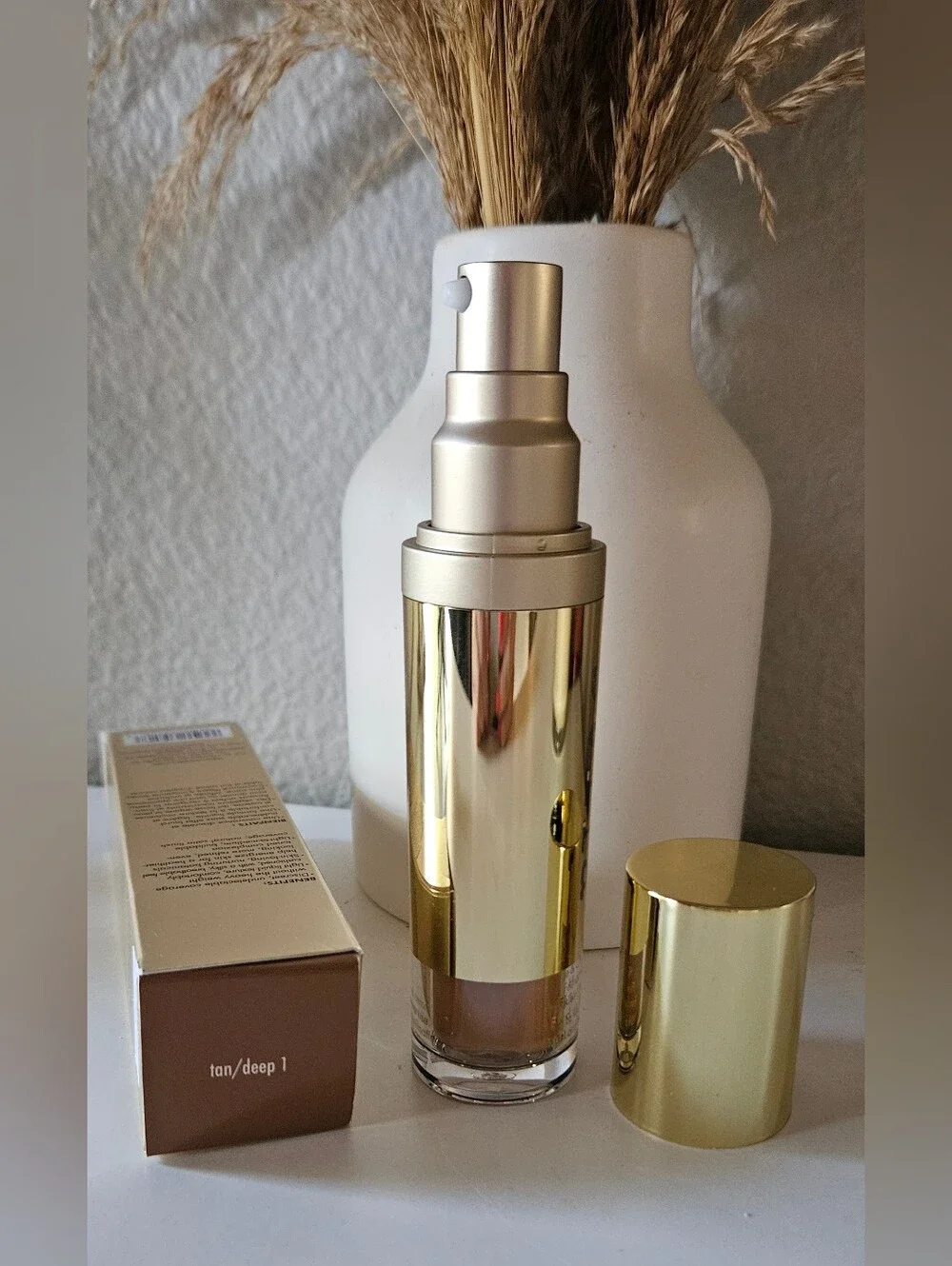 STILA Hide & Chic Fluid Foundation In Tan Deep 1